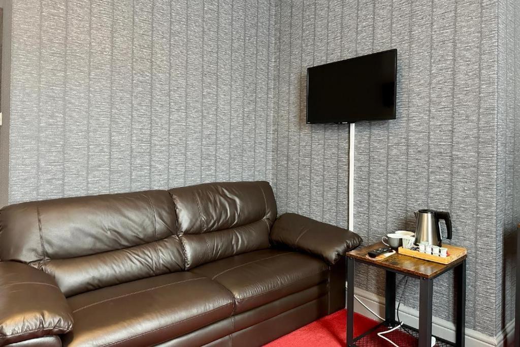 The Derby Hotel Barrow-in-Furness ภายนอก รูปภาพ